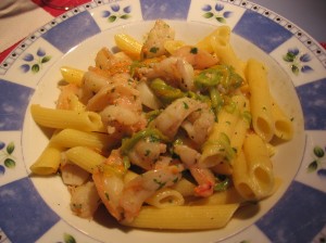 Penne di mais, fiori di zucca e gamberi